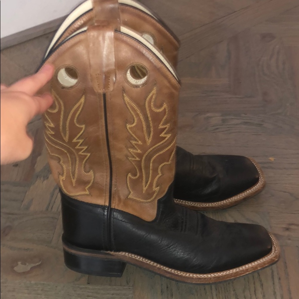 Boys cowboy boots 5.5
